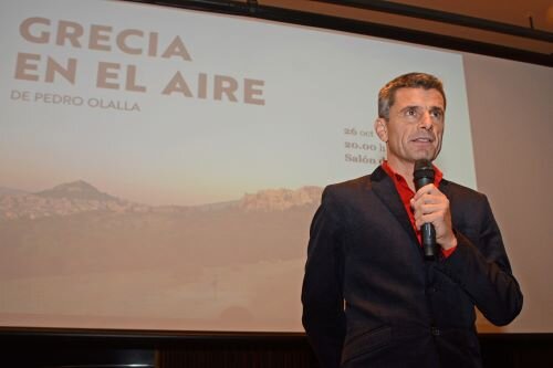 imagen de El helenista Pedro Olalla en Montevideo, en actividad presentada por el director de CONTRATAPA: “La traducción y el mar”